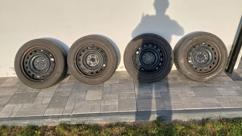Toyota Corolla- Felgi stalowe 16 wraz z oponami zimowymi