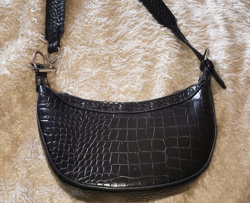 Torebka z paskiem Bershka