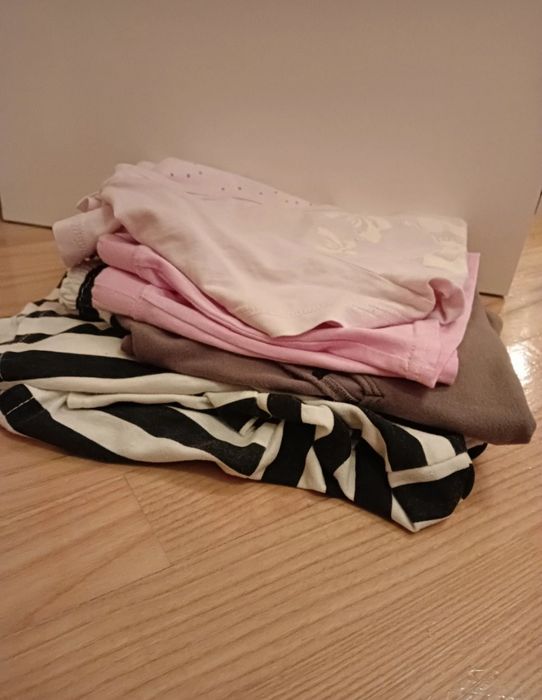 Paka ubrań 4 szt rozmiar XS, spódniczka,spodenki,koszulki