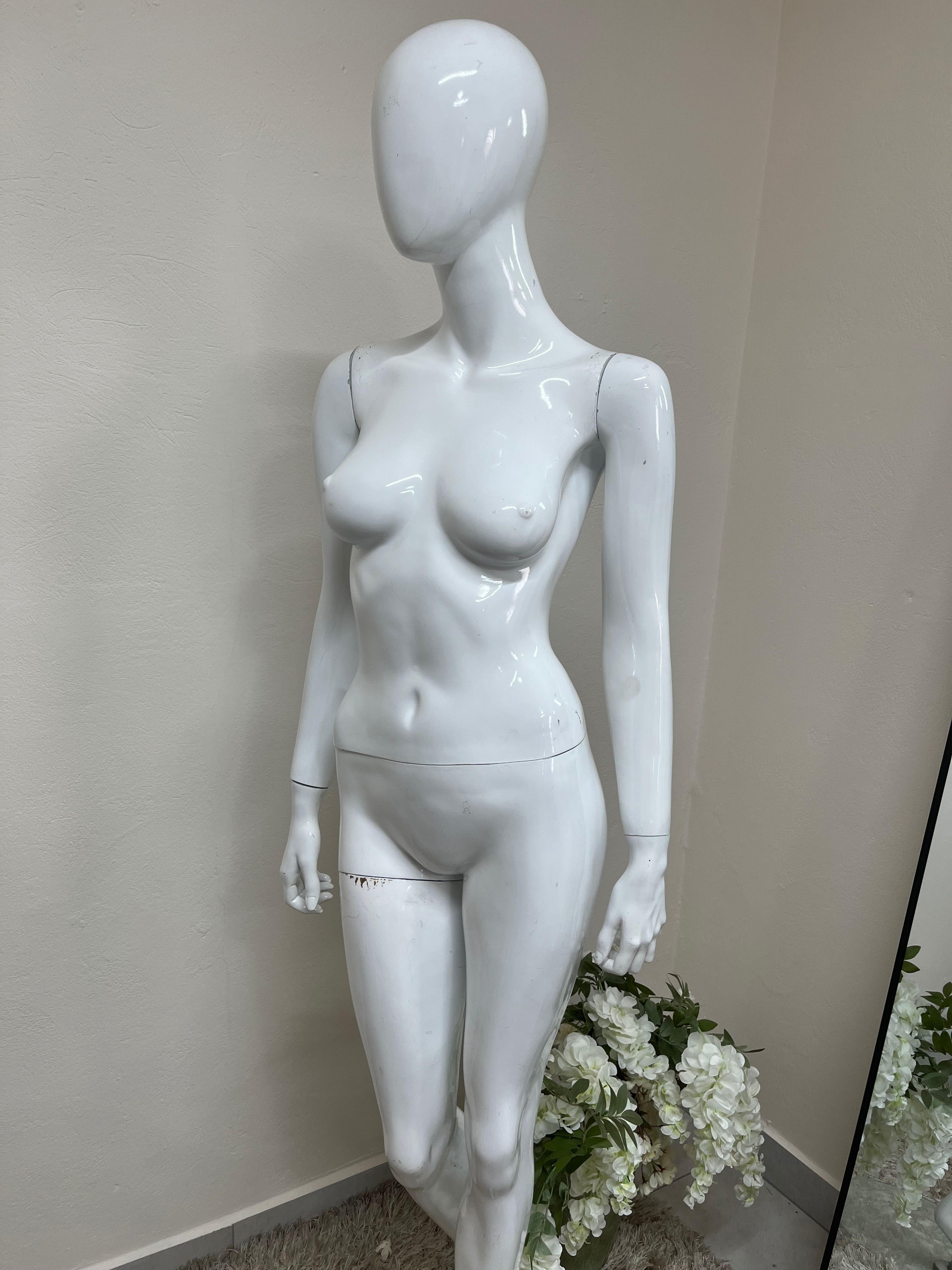 Manekin biały damski
