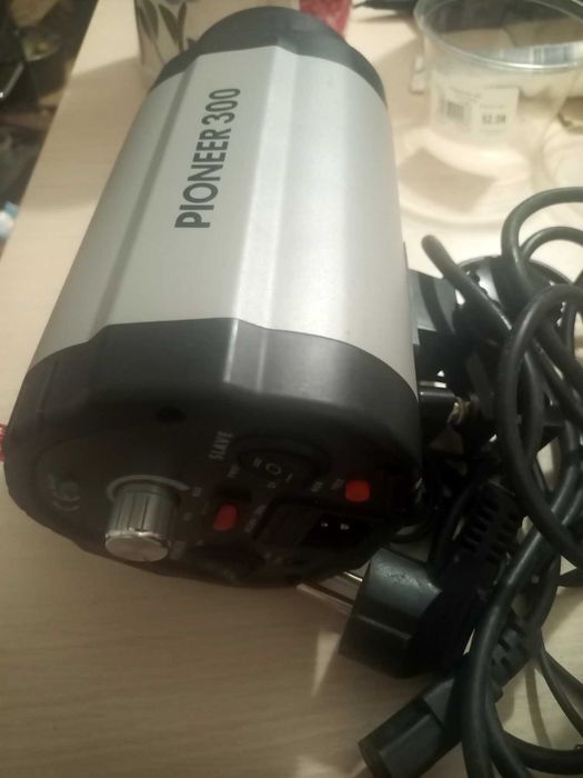 Імпульсне студійне світло Pioneer 300+стійка + розсіювач (софтбокс)