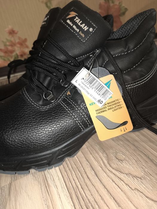Ботинки рабочие р. 40-41. Новые.