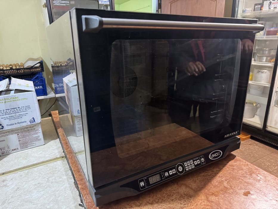 Професійна піч конвекційна пекарська UNOX XFT 135 Arianna