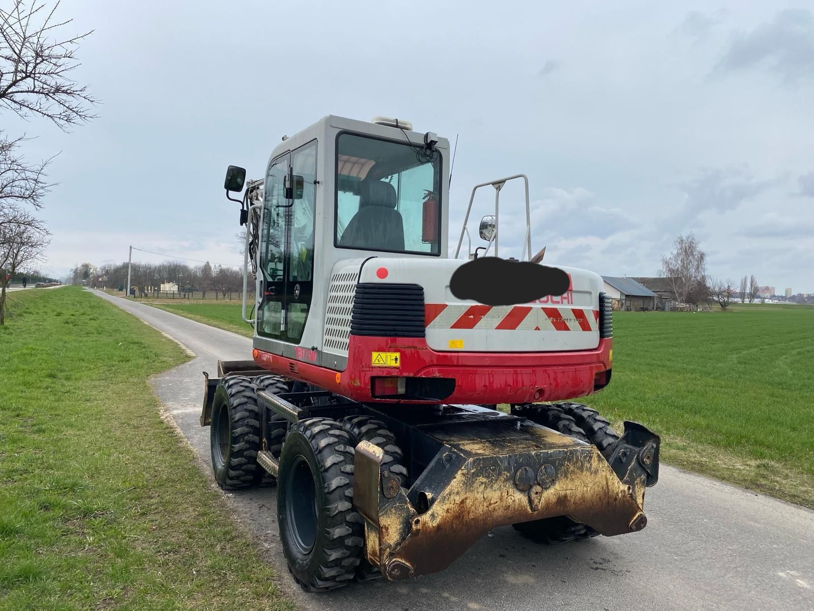 Koparka kołowa Takeuchi TB175 w rok 2011