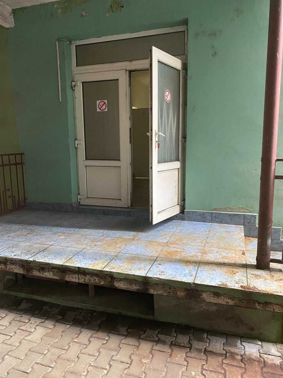 Центр,  1 пов, окремий вхід, 52.80 м2, пл. Поштова, 4