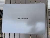 Коробка от Balenciaga, Off White