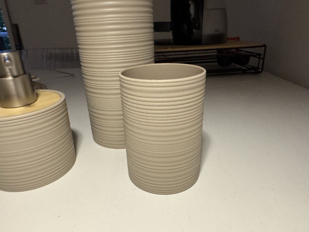 Conjunto de casa de banho por usar