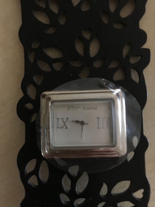 Дизайнерские часы.