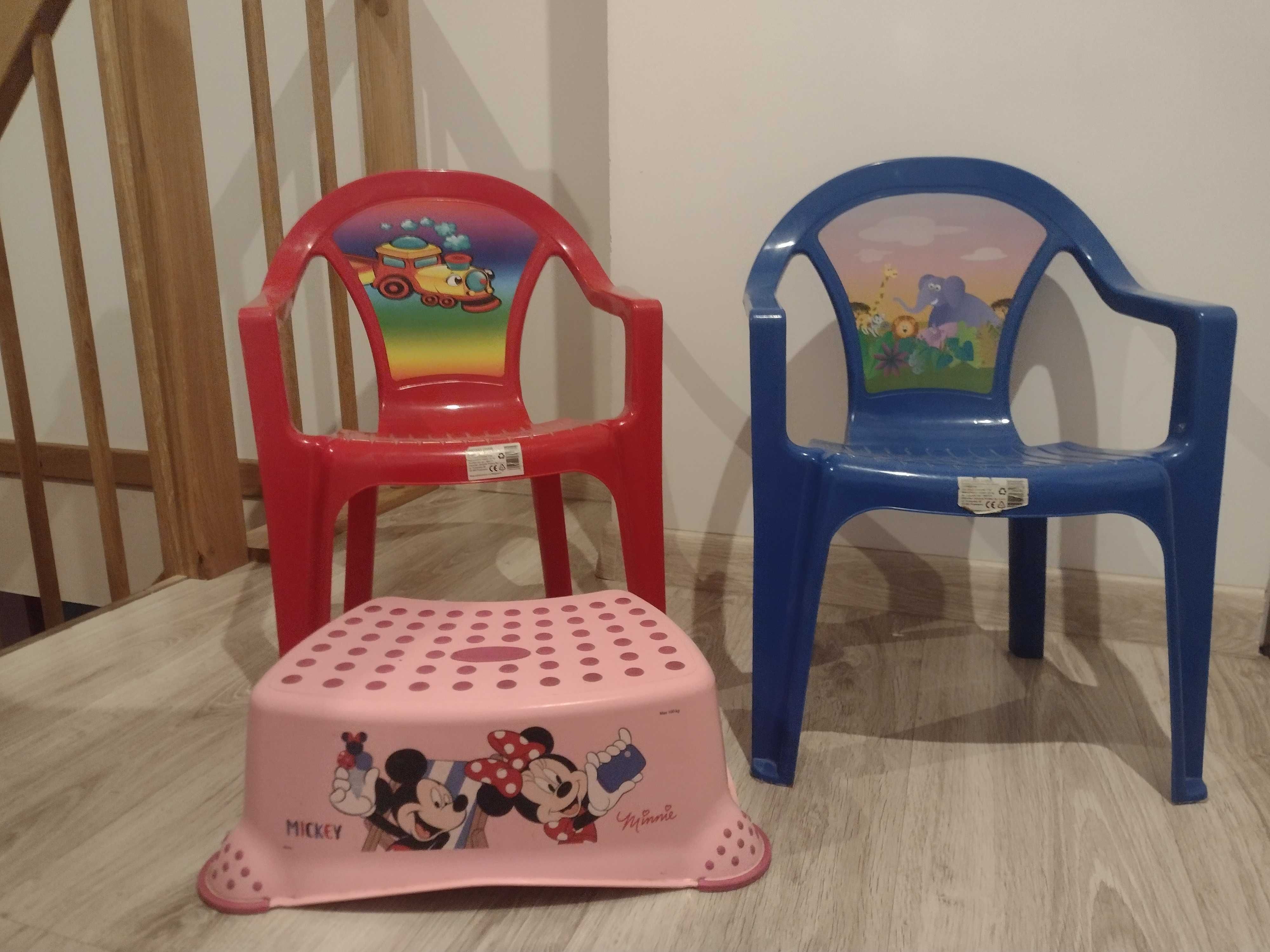 Krzesełka plastikowe + podstawka dla dzieci