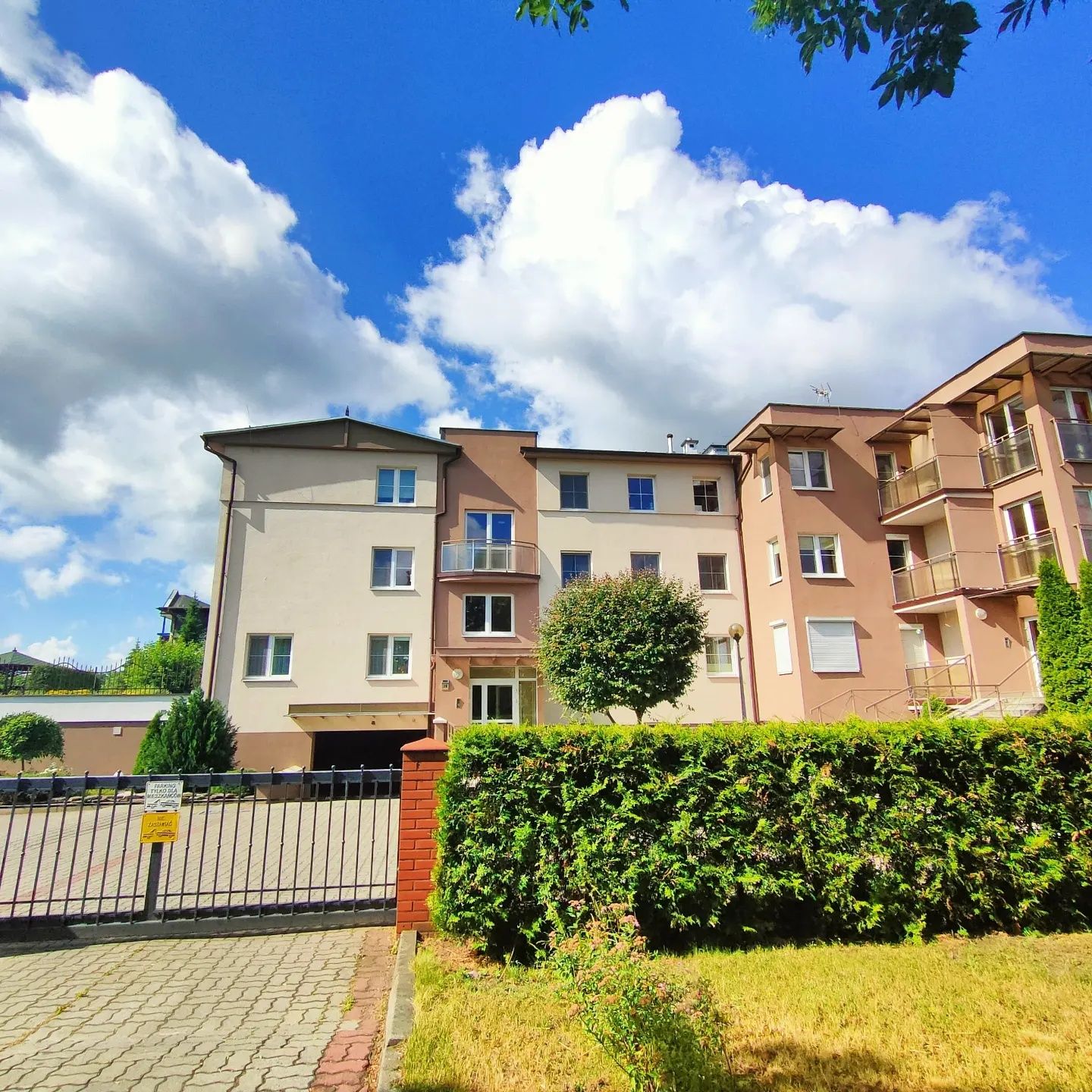 NOCLEGI w Ciechocinku apartament z widokiem na ogród parking solanki