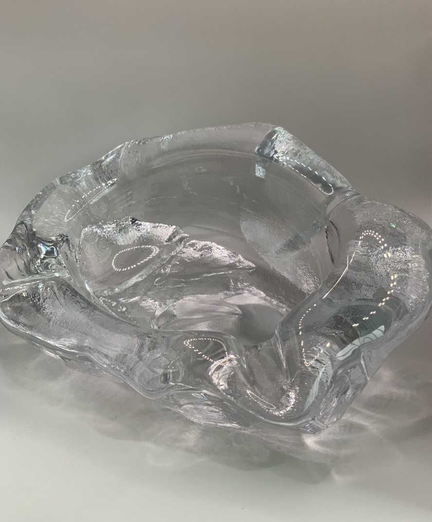 Дизайнерська низька ваза від VAL SAINT-LAMBERT у вигляді брили льоду