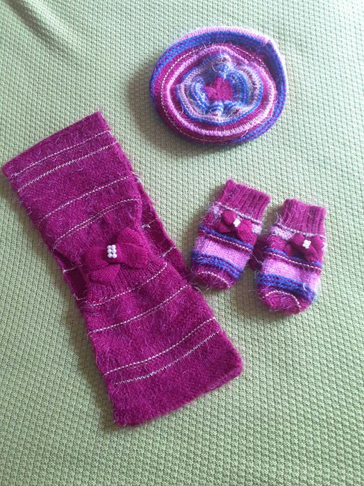 Conjunto gorro, cachecol e luvas. Tamanho 3-7anos.