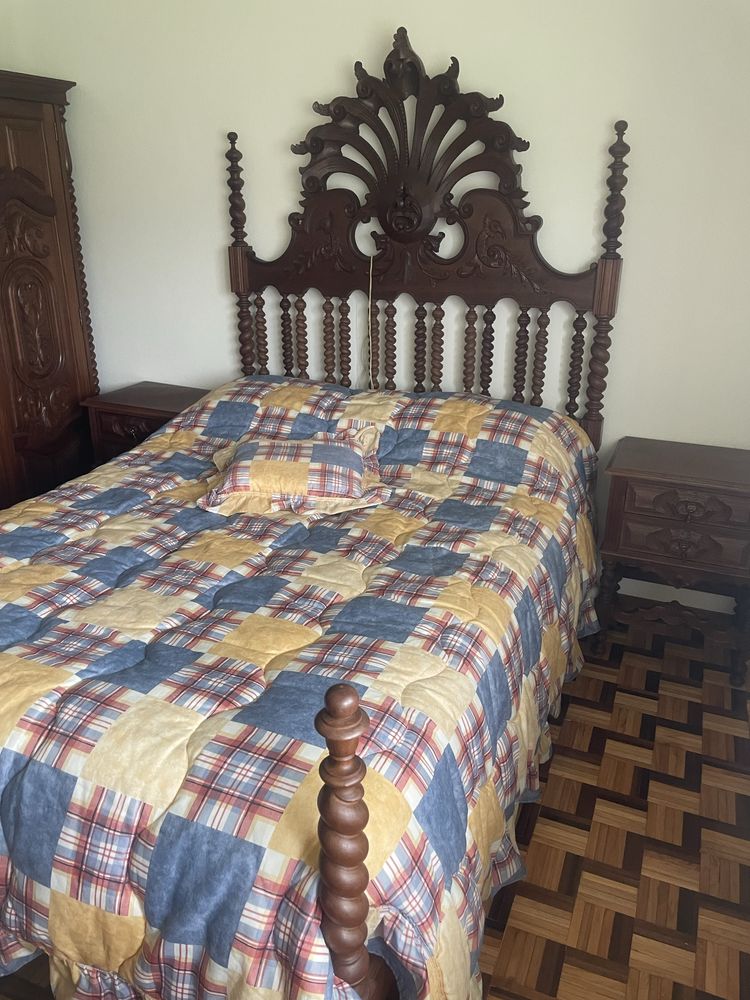 Roupeiro Clássico em Madeira Maciça — 3 Portas