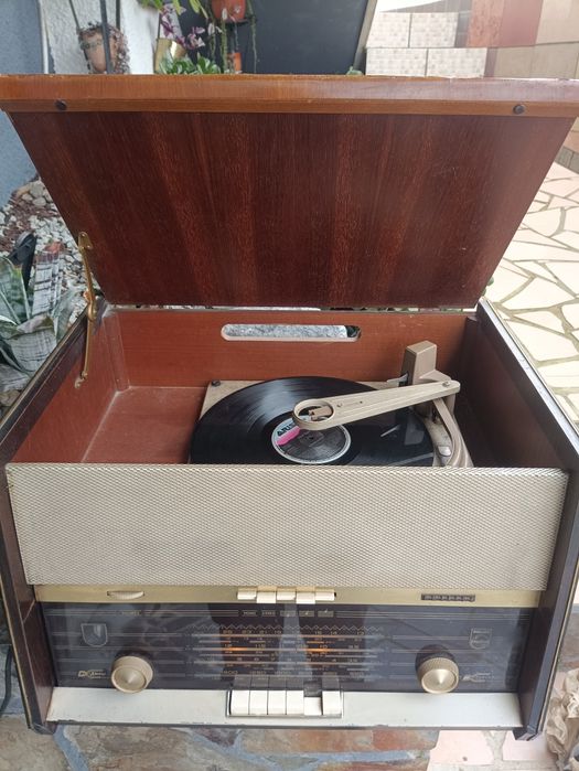 Radios and a Little Bit of Everything!64552026389122123