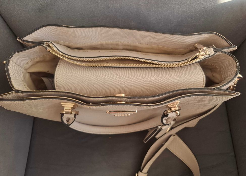 Casualowa torebka GUESS