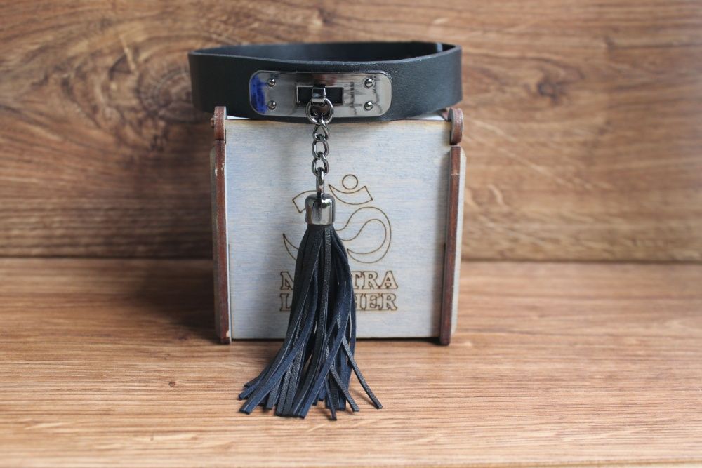 Кожаный браслет на шею чокер с кисточкой + коробка в подарок mantra le