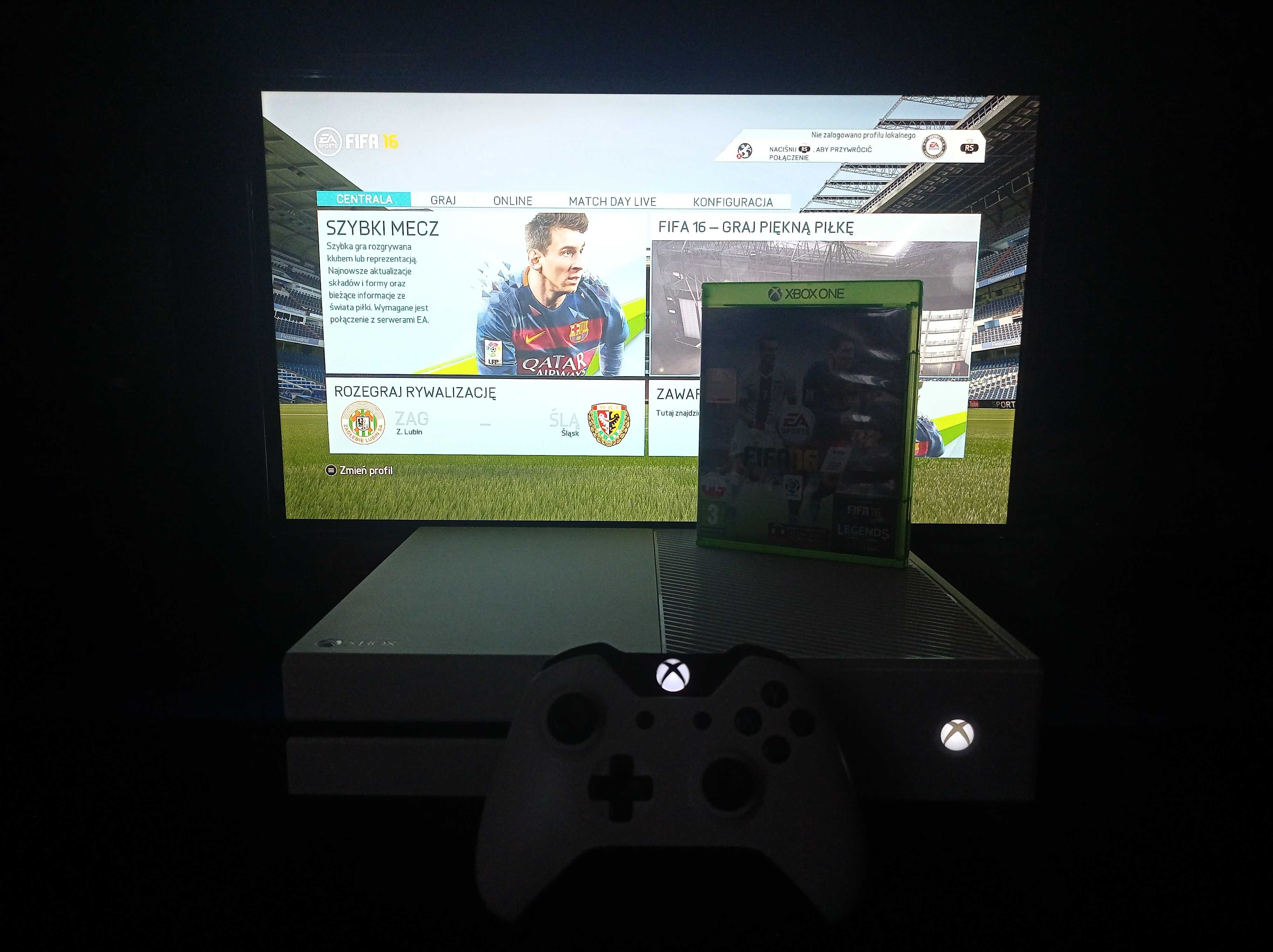 Xbox One 500Gb + Kontroler + Fifa 16 + Far Cry 5