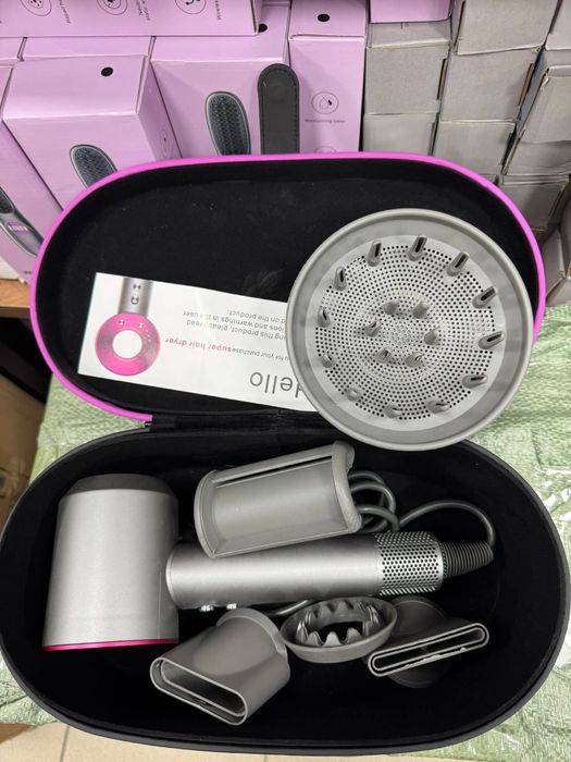 Profesjonalna suszarka do włosów z zestawem końcówek – mocna i cicha