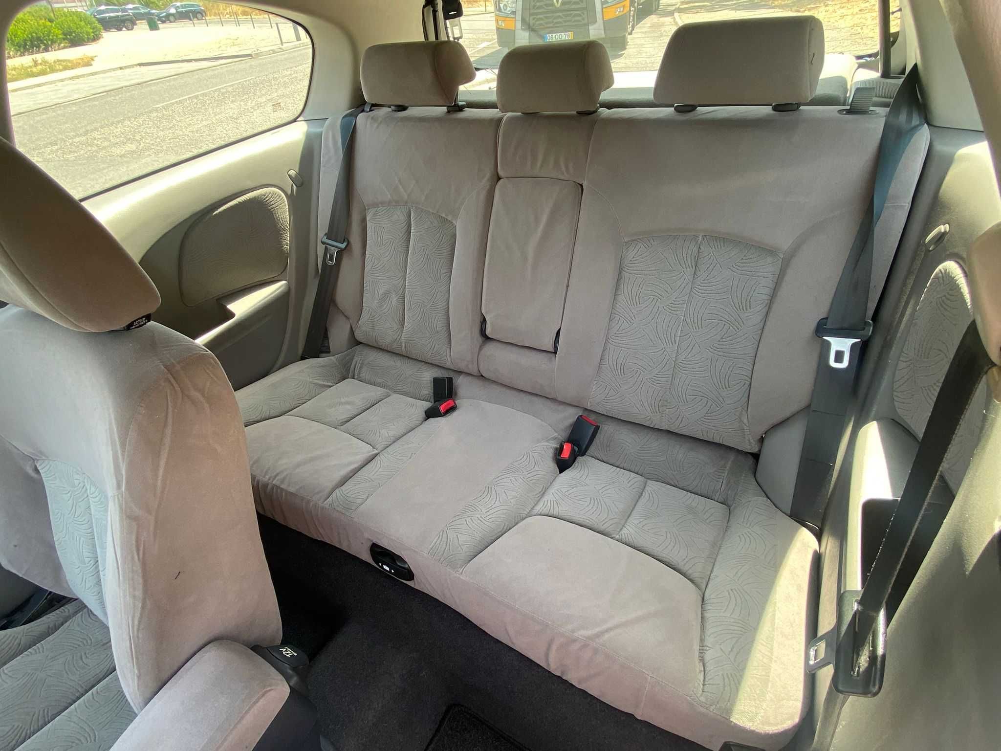 Nissan Almera 1.5i - A/C - IMPECÁVEL