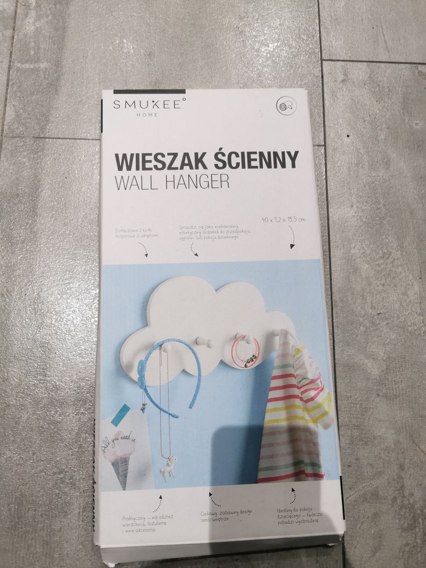 Wieszak ścienny chmurka