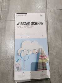 Wieszak ścienny chmurka