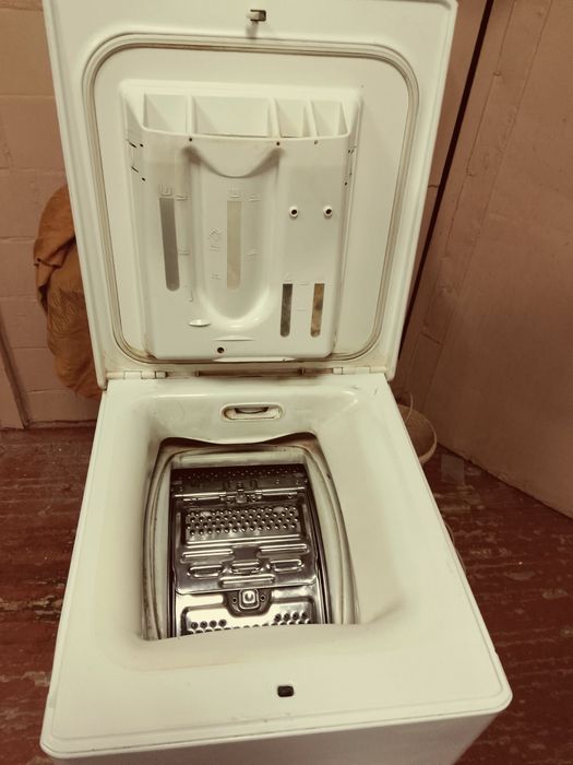 Вертикальна пральна машина Electrolux EWT 832