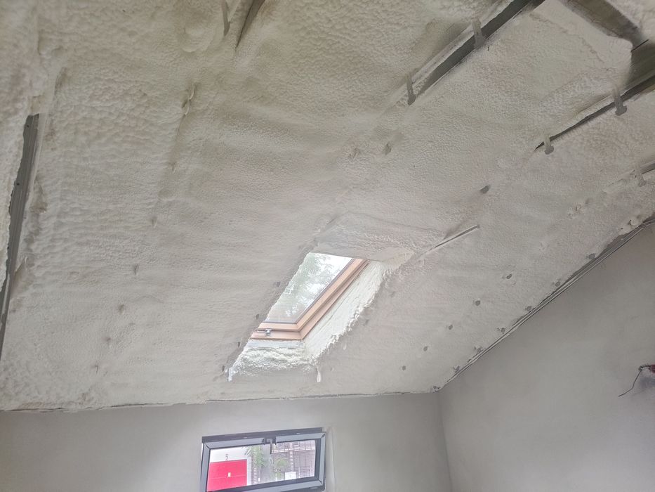 Izolacja Pianą PUR Poddasza Fundamenty Hale
