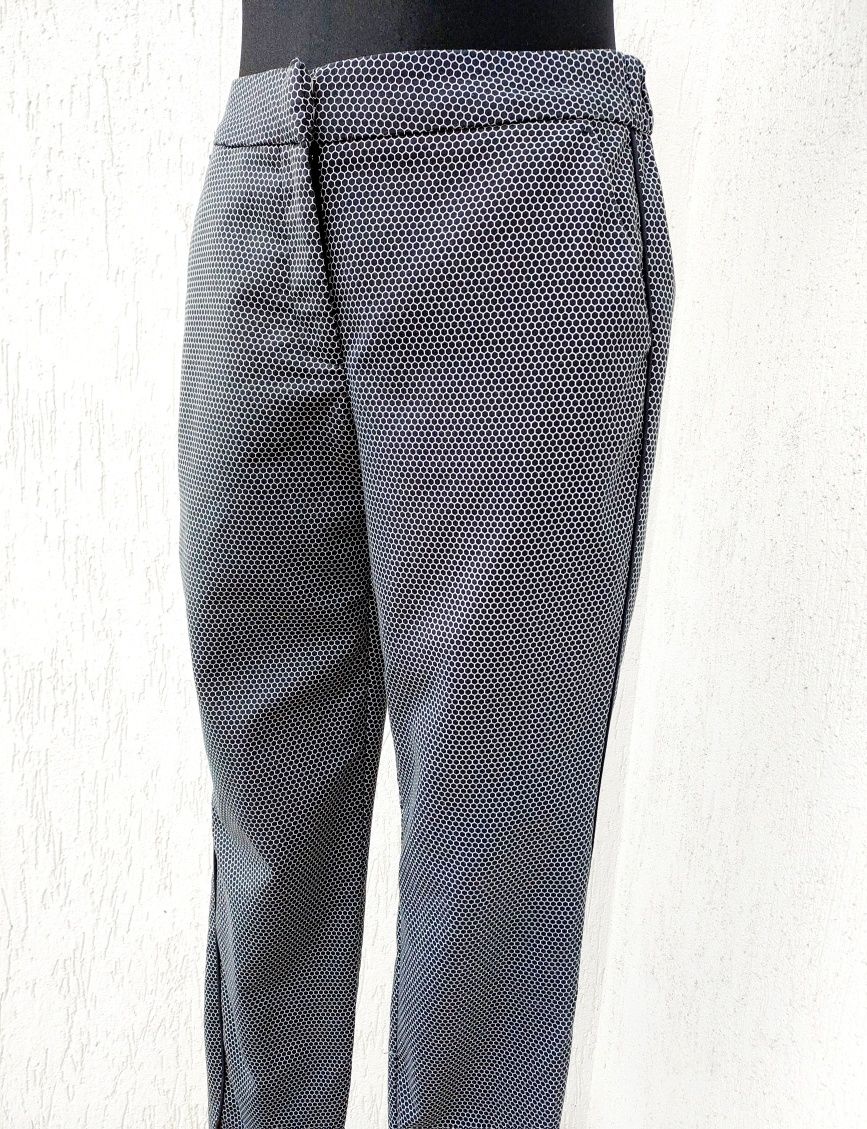 RESERVED Spodnie cygaretki w roz S/M.