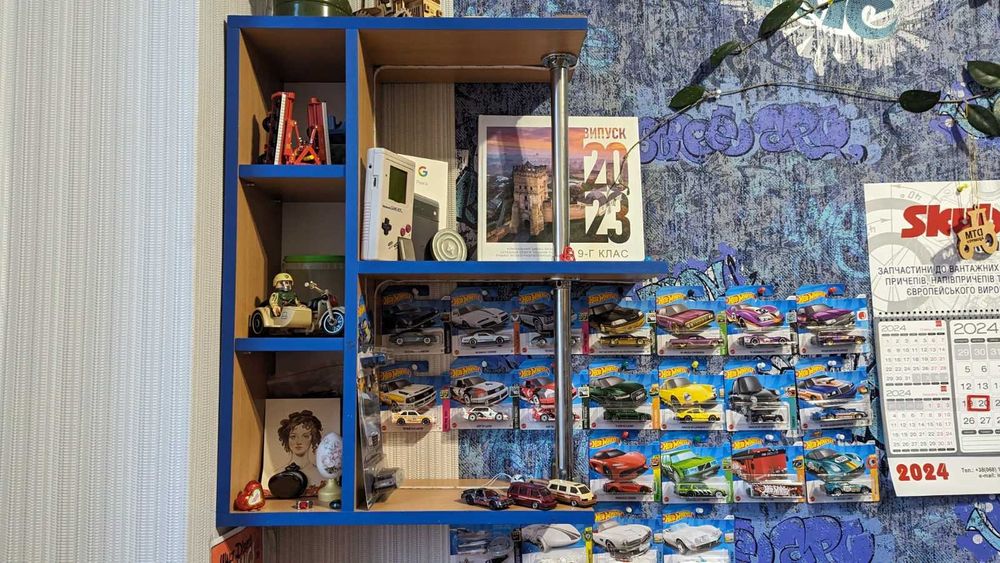 Продам комплект меблів в дитячу.