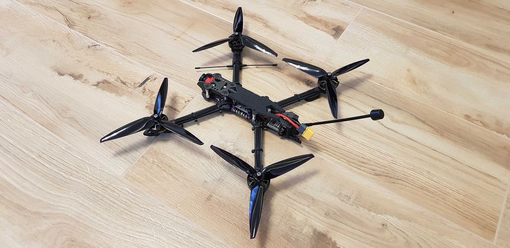 FPV квадрокоптер 7 дюймів - ПК  F405, двигуни 2807-1300kV