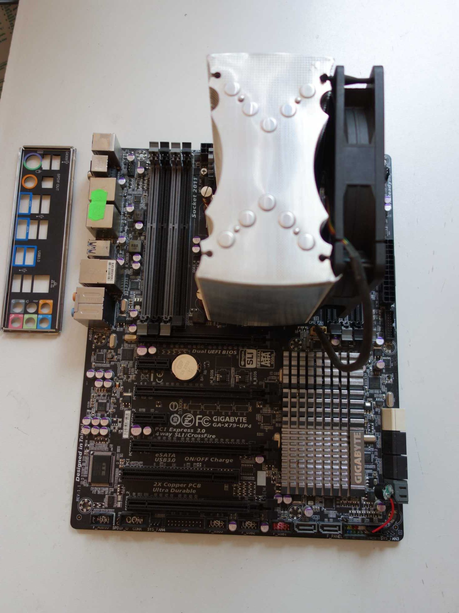 Gigabyte GA-X79-UP4 - LGA2011 + Xeon E5-2650 V2 + Fortis - 8 rdzeni