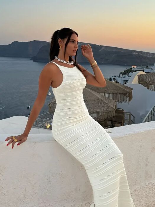 Нереально красива пляжна біла жіноча сукня