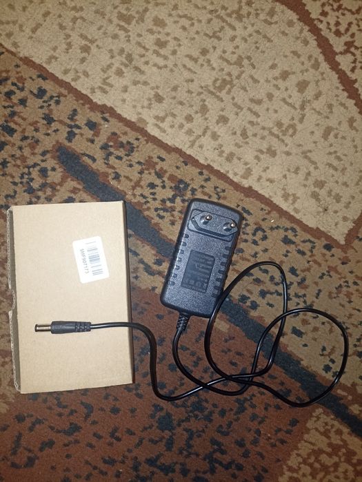 Акамулятор и зарядное к нему 21 вольт 2А