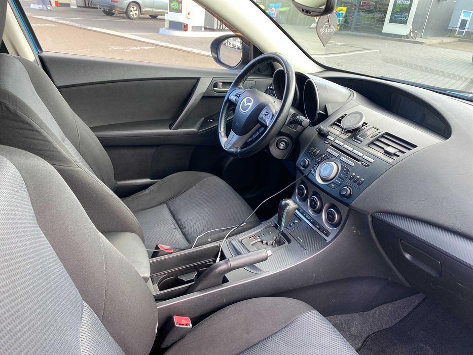 Mazda 3 (автомобіль Ольги Фреймут. Запис в сервісній книжці)