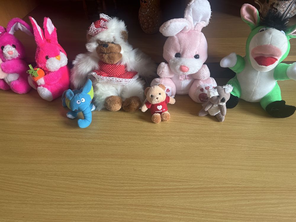 8 peluches em bom estado