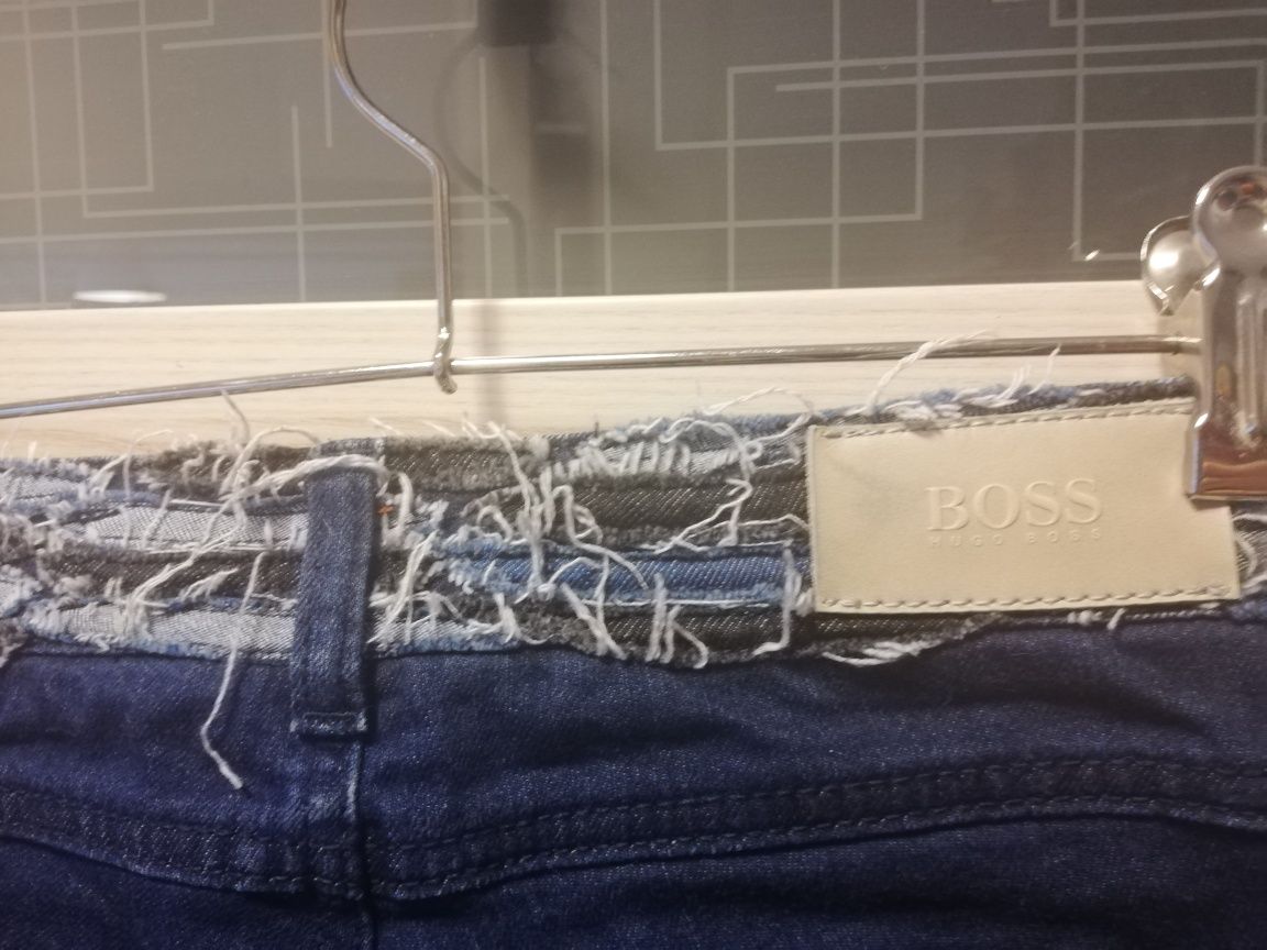 Hugo Boss jeansy roz 26
