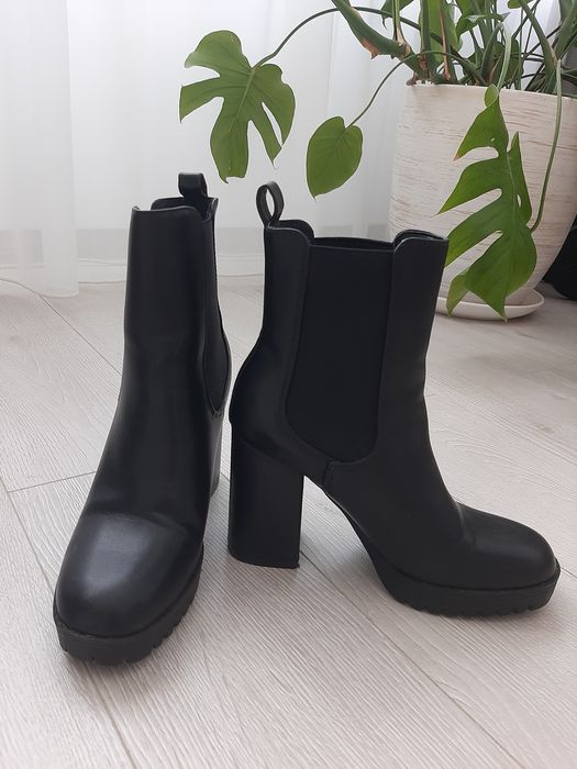 Botki czarne Jenny Fairy na słupku