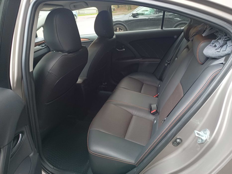 Sprzedam Toyotę Avansis  bardzo dobry stan