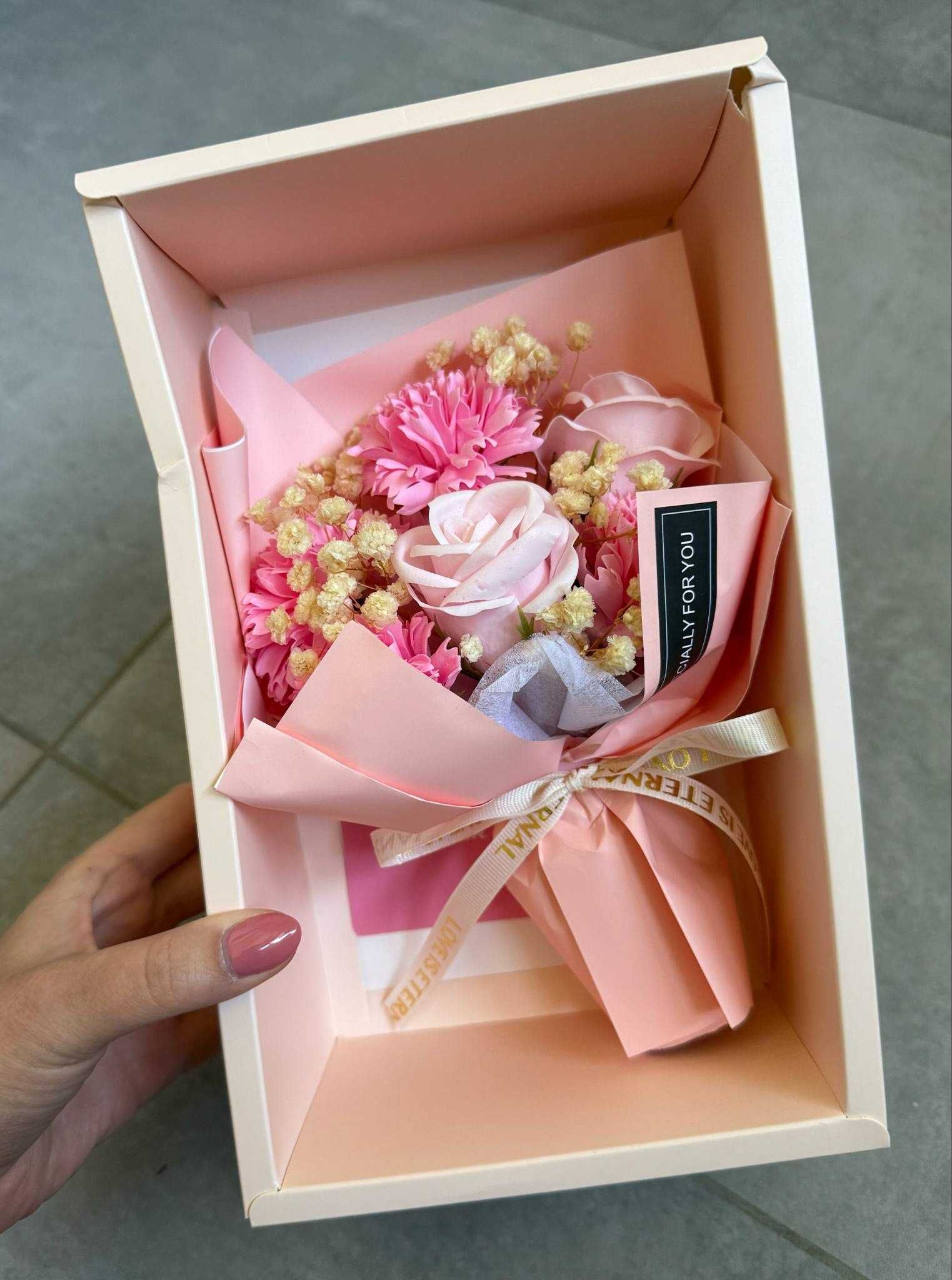Bukiet Kwiatów Mydlanych Zapachowy Flower Box w Pudełku na Prezent