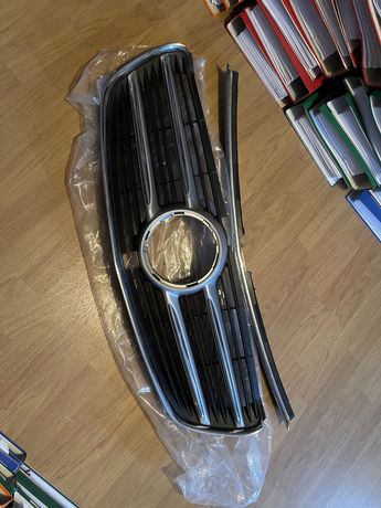 Mercedes V-klasa 447 grill atrapa wersja do kamery + chrom grilla