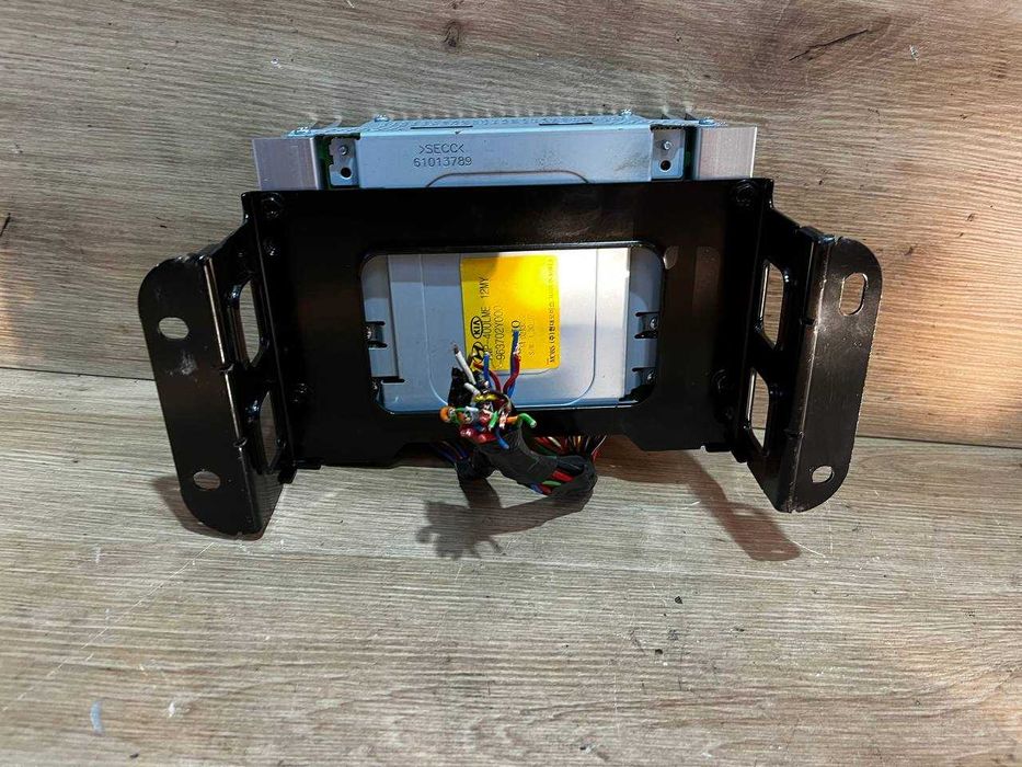 Блок управління підсилювач усилитель Hyundai IX35 Tucson ІХ35 Kia Spor