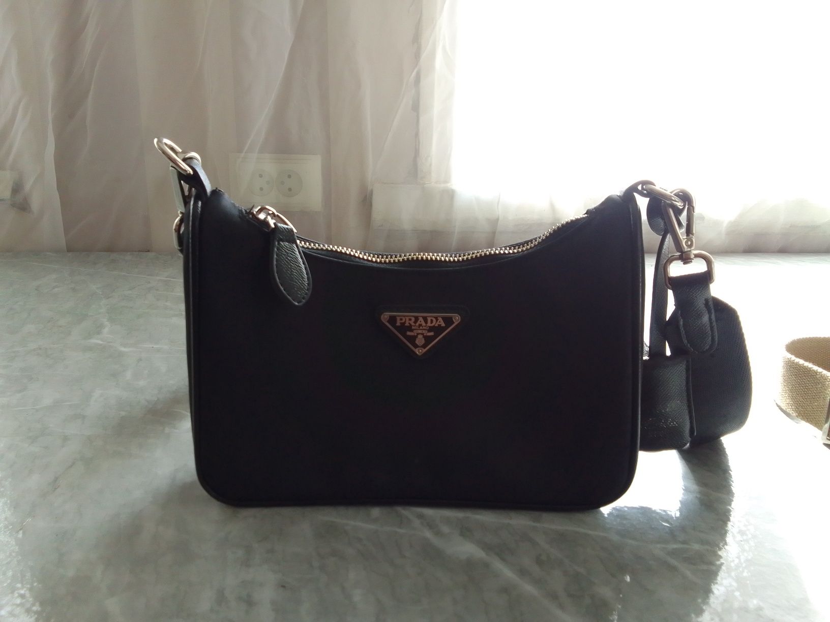 Сумка відомого бренду Prada