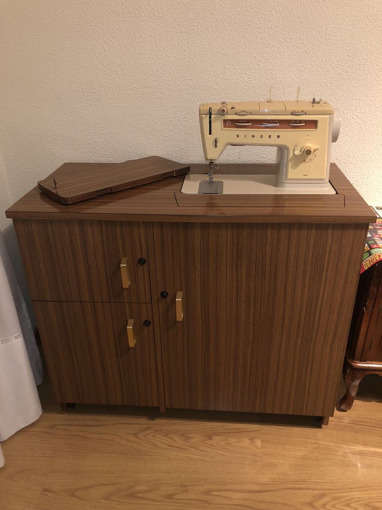 Móvel + máquina de costura singer 518 como nova