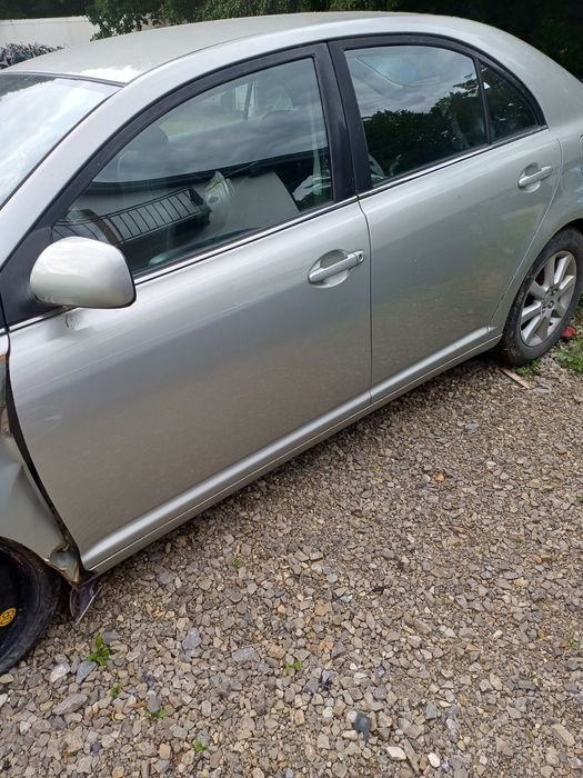 Maska toyota avensis t25 1C0 hatchback