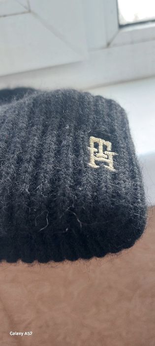 Шапка Tommy Hilfiger.