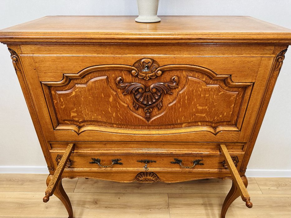 Zadbana komoda ludwikowska / barek na smukłych nóżkach :)