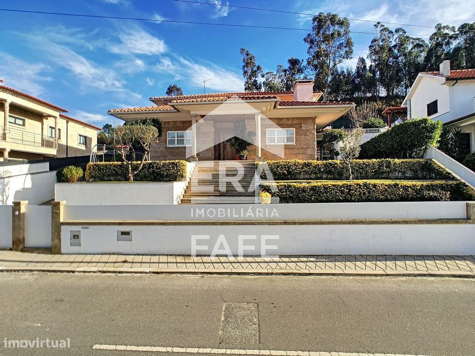 Moradia T4 como Nova na cidade de Fafe