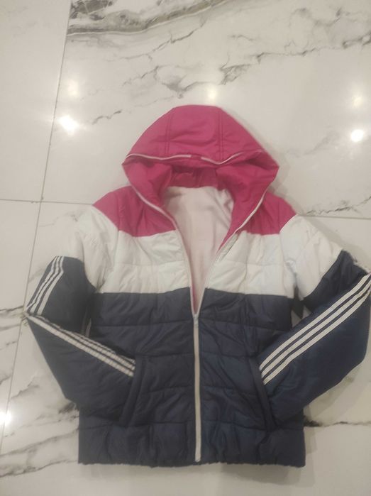 Жіноча спортивна куртка