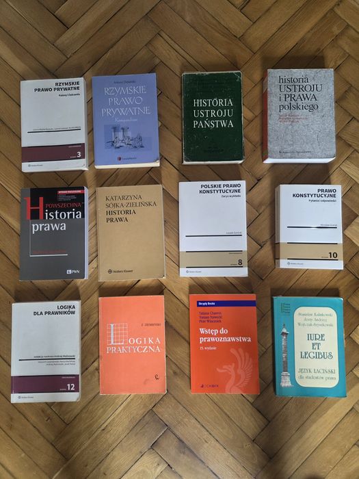 Komplet podręczników na 1 rok prawa I i II semestr