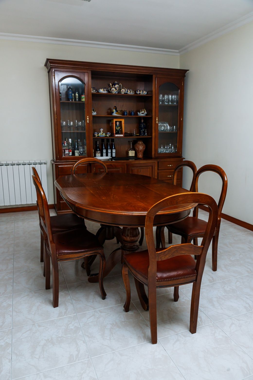 Guarda-loiça/cristaleira de madeira